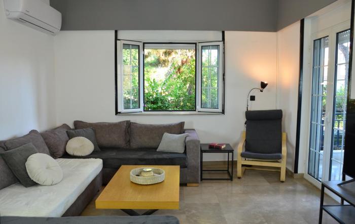 Spacious house by the sea