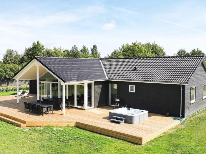 14 person holiday home in Væggerløse