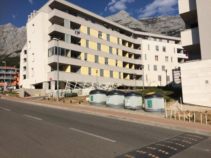 Apartments with parking space Makarska - 13871