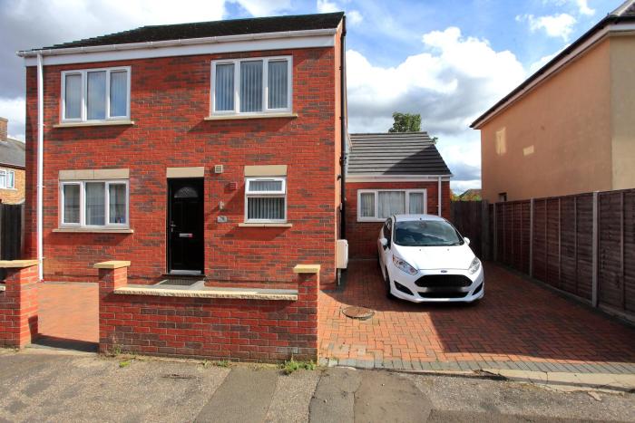 New England House Studios Near City Centre!