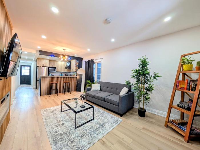Hamilton Ontario 2 BR Wi-Fi Workspaces Near Ottawa