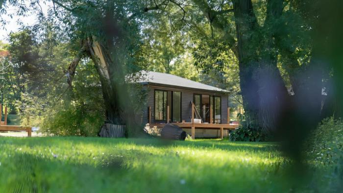 2-bedroom Lake Front Cottage in Harwood ON #3