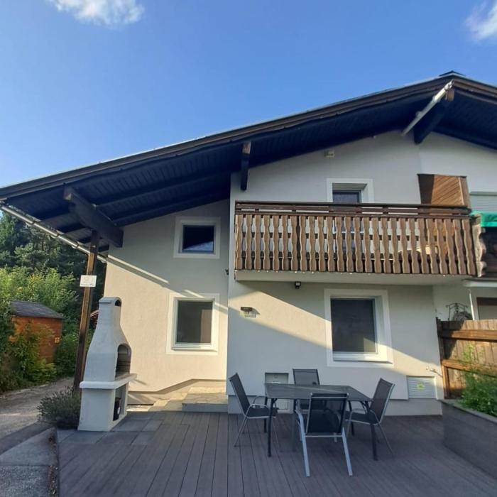 Ferienhaus Fux - Your Lake and Ski Hideaway at Tauplitz near Hallstatt