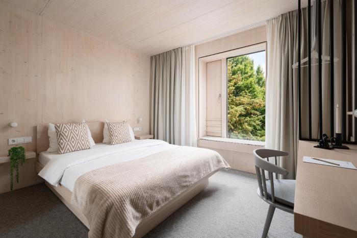 Hotel Bergamo Modern & zentral in Ludwigsburg 24h Check in 3 Min zum Schloss nachhaltiges Hotel in Holzbauweise