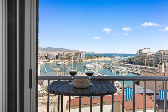 2BR Penthouse with Terrace & Sea View