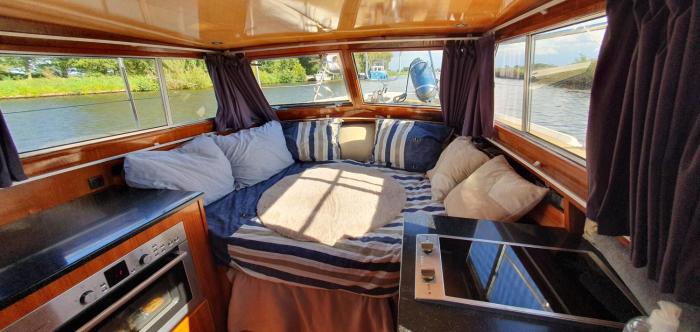 Unieke overnachting op een boot in Giethoorn