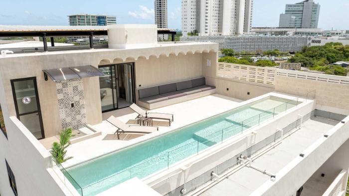 Nomad Studio Fast WiFi and Rooftop Pool