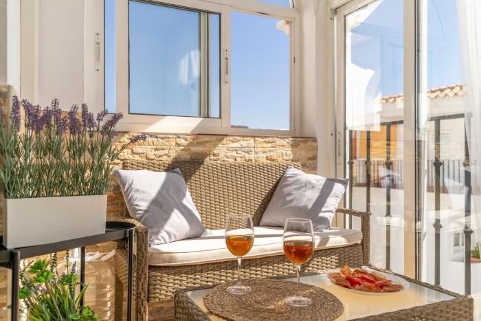 Apartamento con terraza soleada y piscina en Benalmádena cerca de la playa