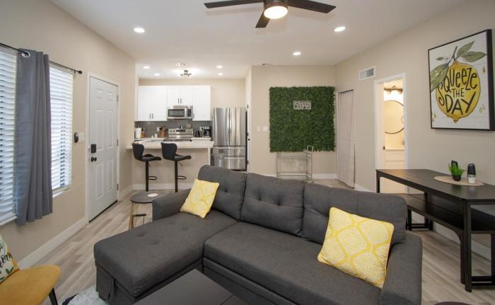 Stylish Lemon 2BR and 3BA Townhouse