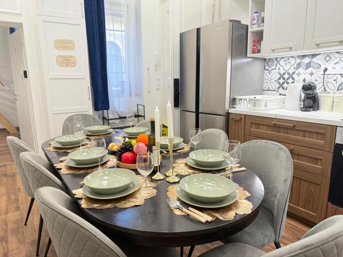 Spacious Apartment City Retreat