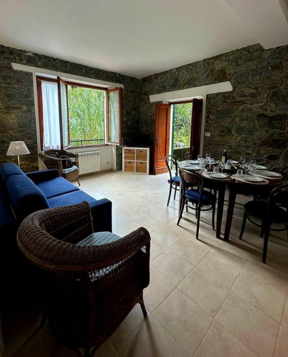 Mare di Luna Cinque Terre Vernazza