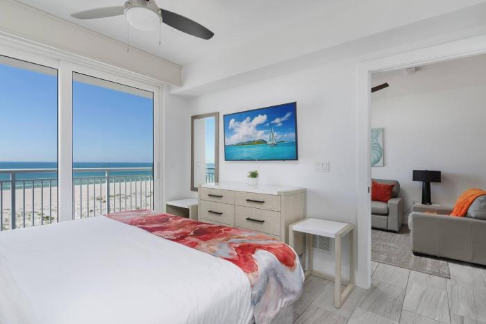 Luxuriate at the Beachfront with huge private deck