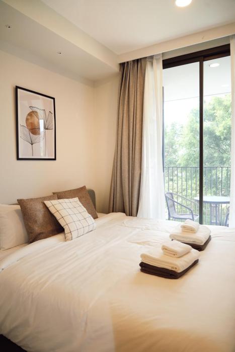 Laguna 1BR Apt Rooftop Pool Gym 1313