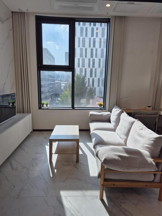 Comfortable house, new building, Dongdaemun History & Culture Park Station