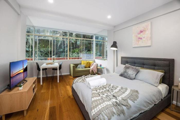 Oasis Retreat by Cremorne Point Walk