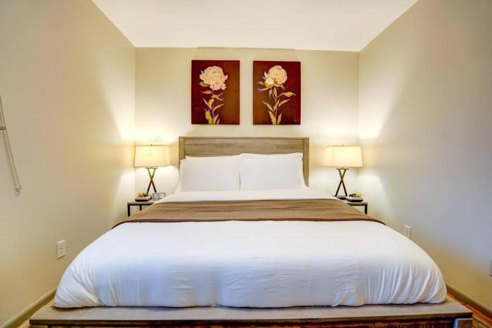 Free Parking and Near Hospitals with Private Entrance