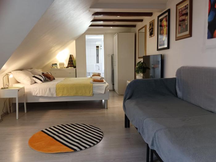 Funky place, near center and beach