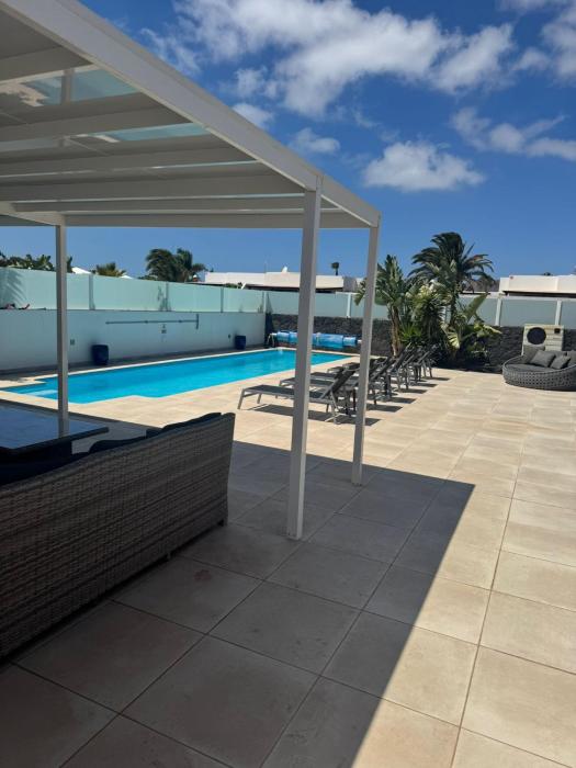 Villa Ashdene - luxury modern villa with large heated pool wifi uk tv bar & BBQ