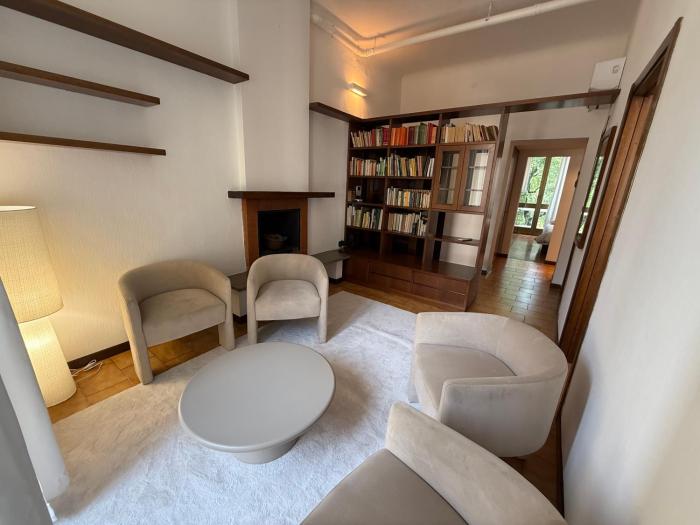 70s Vibes A stones throw from Bocconi