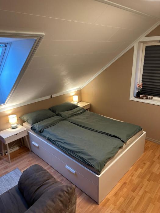 Comfortable room - Double bed - Private bathroom - Free parking - Shared kitchen - Bus stop and store 2 min walk