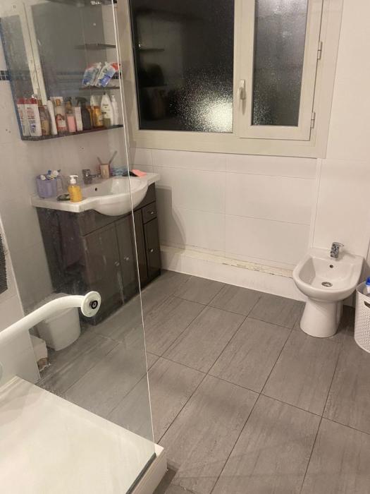 Apparemment 1 chambre proche gare