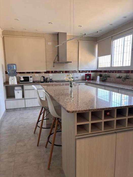 Hermosa casa al pie del cerro