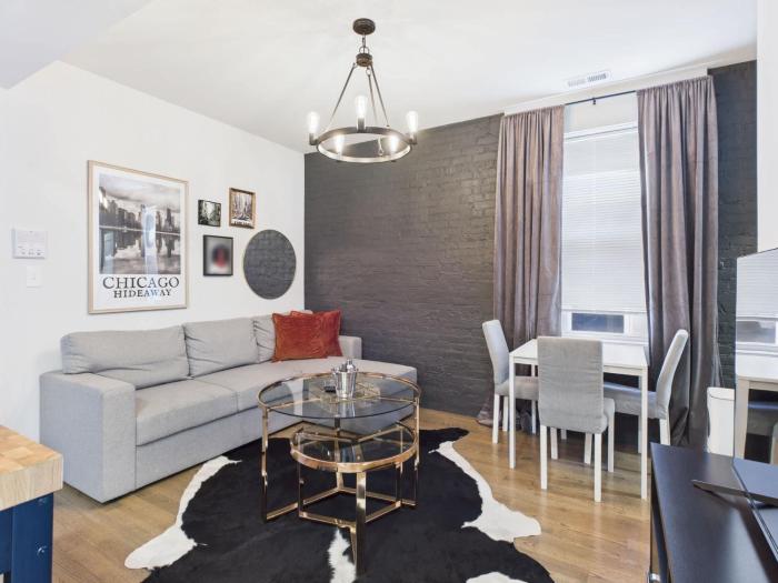 2BR with Soaking Tub Just 10 Min to Downtown