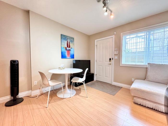 Cozy 1bedroom Suite in Vancouver Westside
