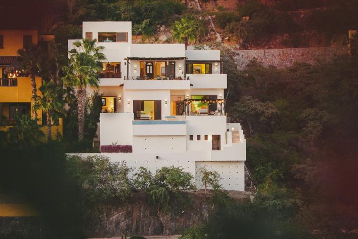 Gorgeous Villa with Panoramic Views in Pedregal