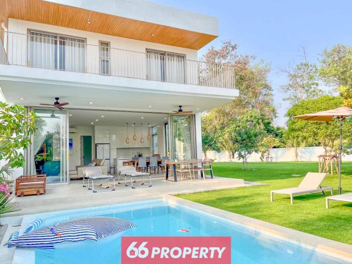 Minimal Luxury Villa HUGE Garden - 10 min to Nimman and Old City