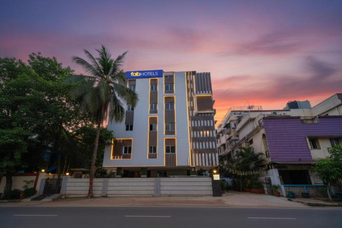 Fabhotel Cinco Primera - Nr LV Prasad, Banjara Hills