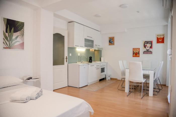 Lihnidos Home, Spacious Studio Neer Lake, WiFi, AC