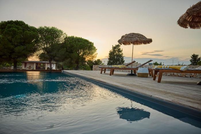 Casa di Pini - Stylish Villa with Infinity and Plunge Pool - 2 km from the Beach