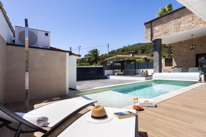Villa Celestina lujo y piscina climatizada en plena naturaleza