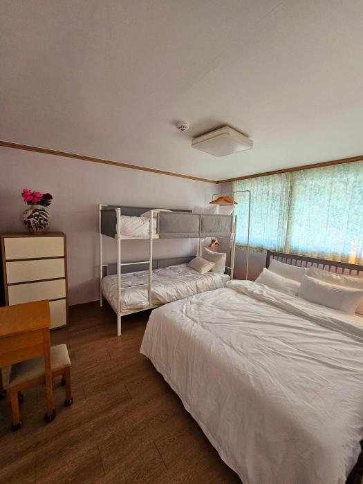 Open Sale, ideal for family group travel to Gyeongbokgung Station