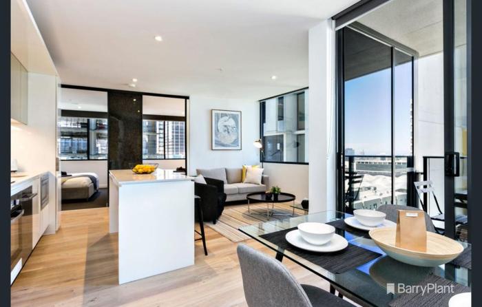 Central Stay Melbourne with Gym Pool And Parking near Southern Cross