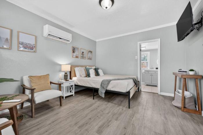 Sunny Pensacola Studio Near Beach and Downtown