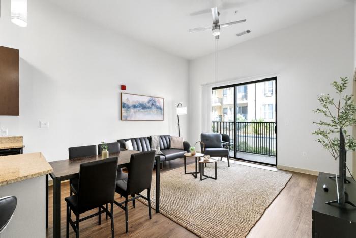 Urban 1BR Apartment Prime Location