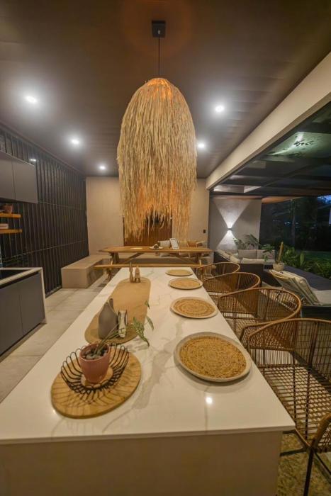 Tropical Private Home for 8pp with pool