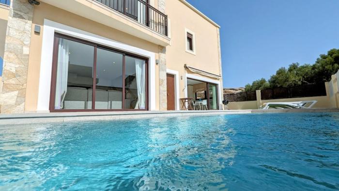 Villa 2 bedroom with heated pool
