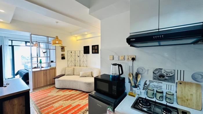 UN approved snug studio with gym