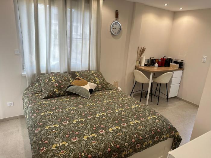 Charmant Studio avec terrasse et parking privé