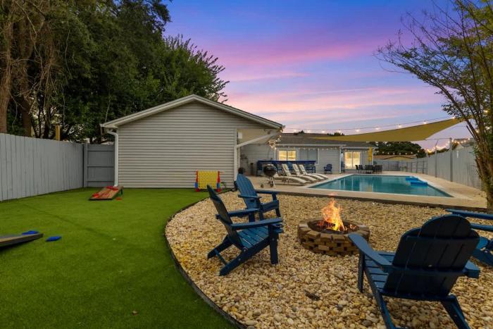 Lagoona Villa a Poolside Paradise