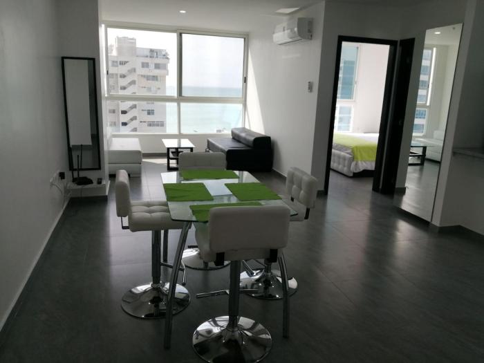 Enjoy your vacation in this beautiful 9th floor Suit