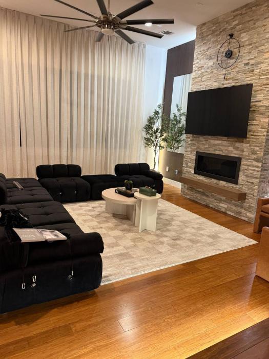 Luxury Oasis: Houston Rooftop Skyline