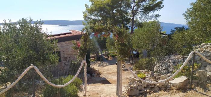 Secluded family friendly house Milna, Brac - 12229