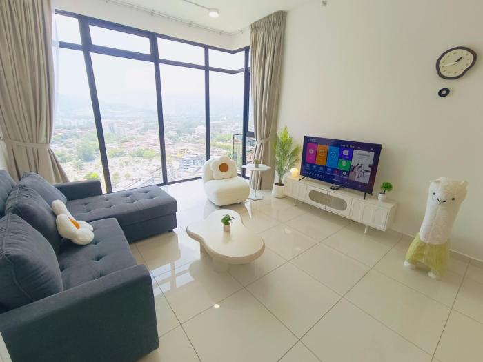 Rooftop Pool, Up to 6 Pax, 2 Bedrooms, 2 Bathrooms, 2 Car Parks by Star Home