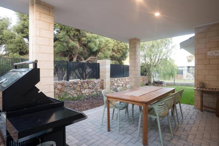 Parkview - Coastal Comfort by the National Park