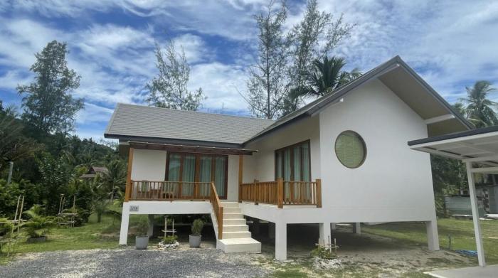 Chaloklum Canal Villa