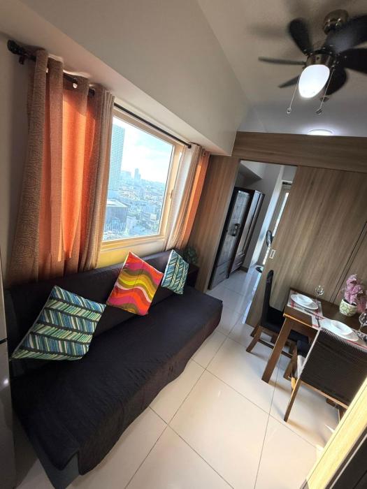 Cozy Two Bedroom Family Suites at Coast Residences near PICC, WTC & MOA